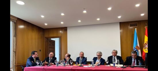 El profesor Ramón Huidobro brindó la ponencia "La ausencia de un marco normativo general para la contratación pública en Chile", 