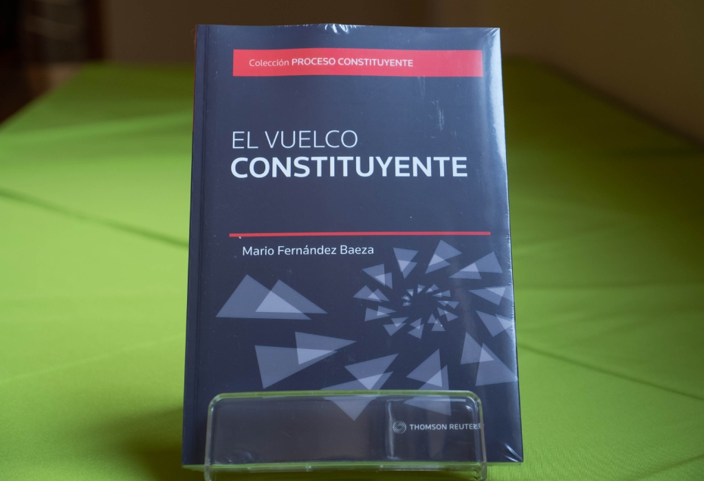 "El vuelco constituyente", escrito por el profesor y Director del Departamento de Derecho Público, Mario Fernández.