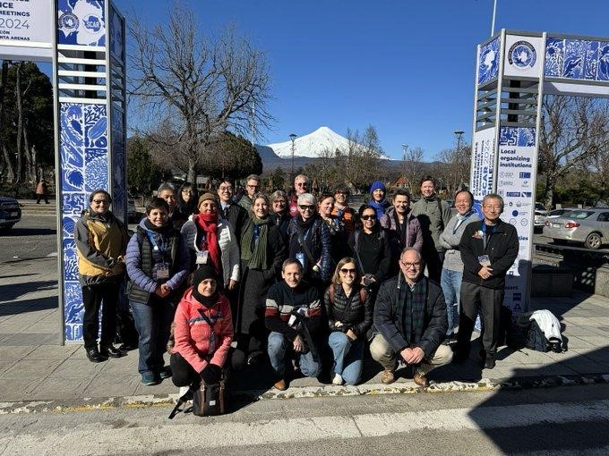 En la fotografía, miembros del Comité Permanente de Humanidades y Ciencias Sociales del SCAR presentes en la reunión de Pucón.