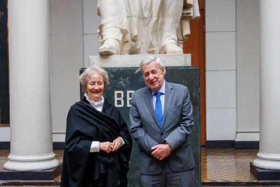 Profesora María Teresa Infante y Canciller Alberto van Klaveren.